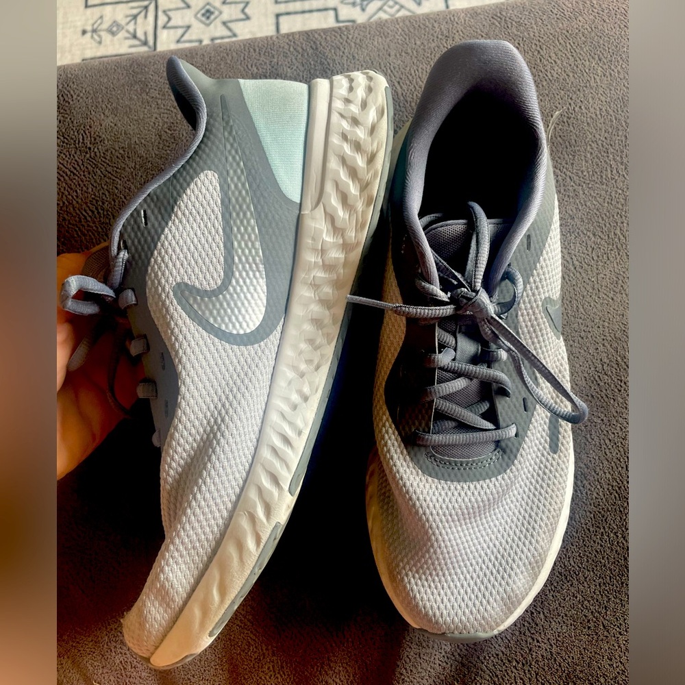 Women’s Size 10 Nike Grey and light Blue
